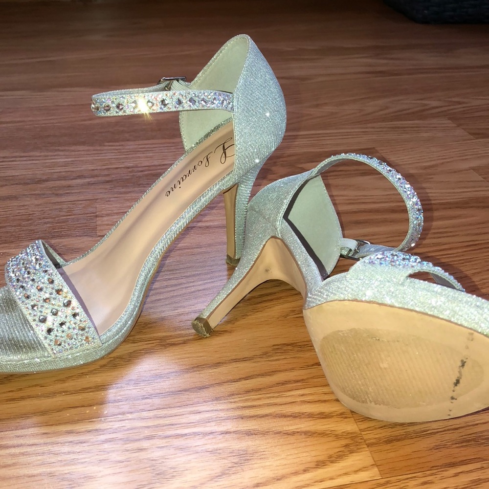 LORRAINE Silver Heels